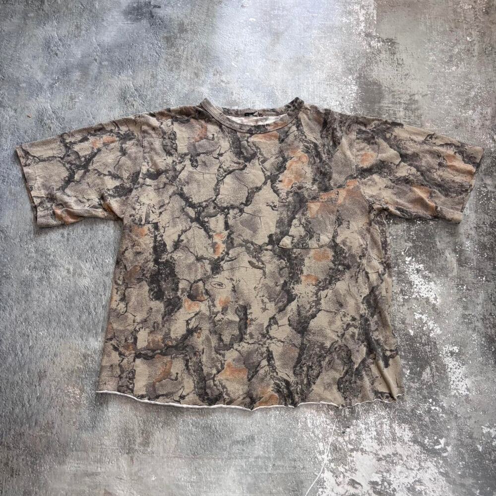Vintage Y2K Camouflage Realtree T Shirt. Cropped & Boxy